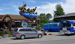 Vi besøger byen Jackson. Snake River løber gennem Jackson Hole, og 'river rafting' er populært. Vi besøger byen Jackson. Snake River løber gennem Jackson Hole, og 'river rafting' er populært.