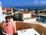 På terassen til vores hotelværelse i Golden Beach på Kreta. På terassen til vores hotelværelse i Golden Beach på Kreta.