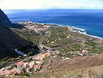 På vej op ad Valle Gran Reys nordside med kurs mod byen Arure. Vores hotel ligger på kysten lidt oven for og til højre for midten med form som en trekant. På vej op ad Valle Gran Reys nordside med kurs mod byen Arure. Vores hotel ligger på kysten lidt oven for og til højre for midten med form som en trekant.