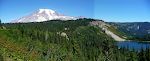 Udsigt til Mt. Rainier med Louise Lake i forgrunden. Udsigt til Mt. Rainier med Louise Lake i forgrunden.