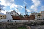 Næste dag besøger vi Santa Cruz, hvor vi finder denne kopi af Columbus' skib Santa Maria, der bruges som et søfartsmuseum: 'Museo Naval del Barco de la Virgen'. Næste dag besøger vi Santa Cruz, hvor vi finder denne kopi af Columbus' skib Santa Maria, der bruges som et søfartsmuseum: 'Museo Naval del Barco de la Virgen'.