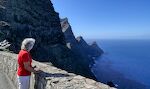 På vejen tilbage kører vi fra den nye motorvej GC-2 op til et flot udsigtspunkt på Gran Canarias vestkyst, som hedder Mirador del Balcón. Det ligger på den gamle vej, GC-200, som i 2013 var åben langs hele vestkysten, men som i 2016 blev permanent lukket på grund af et enormt stenskred lidt nord for dette sted. På vejen tilbage kører vi fra den nye motorvej GC-2 op til et flot udsigtspunkt på Gran Canarias vestkyst, som hedder Mirador del Balcón. Det ligger på den gamle vej, GC-200, som i 2013 var åben langs hele vestkysten, men som i 2016 blev permanent lukket på grund af et enormt stenskred lidt nord for dette sted.