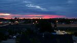 Solopgang over Rapid City set fra vores hus. Det bliver en regnvejrsdag, så vi er nødt til at blive hjemme. Solopgang over Rapid City set fra vores hus. Det bliver en regnvejrsdag, så vi er nødt til at blive hjemme.