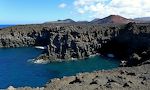 Her findes der gange i lavaen og mange huller ned til havet. Kan I se Gunhild?