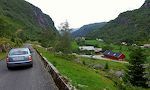 Landsbyen Ousdal (på vores kort: Ausdal) ligger i en flot dal omkranset af bjerge.