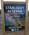 Grunden til at der er så mange observatorier på toppen af La Palma er dels den rene luft og dels den mørke himmel uden 'lysforurening'.