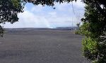 Endnu en udsigt fra Byron Ledge Trail. Vi kan se dampsprækker flere steder i bunden af det store caldera.
