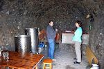 10. jan:  Victor kommer forbi og viser os sin 'bodega', hvor han laver sin egen vin.