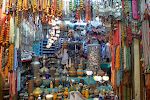 Peter og Liva på udkik efter spændende tilbud.