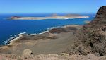 Udsigten herfra er ifølge vores vært lige så god som fra Mirador del Rio, hvortil alle de andre turister flokkes. Udsigten herfra er ifølge vores vært lige så god som fra Mirador del Rio, hvortil alle de andre turister flokkes.