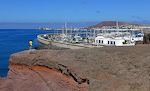 Udsigt mod vest over Marina Rubicón til Playa Blanca med Montaña Roja i baggrunden. Udsigt mod vest over Marina Rubicón til Playa Blanca med Montaña Roja i baggrunden.