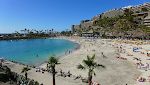 Playa de Anfi del Mar er en køn lille strand med hvidt sand, som efter sigende er hentet i Caribien.