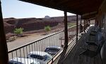 Fra vores hotelværelse på Mexican Hat Inn kan vi se Alhambra Rock i det fjerne. Lige neden for løber San Juan River. Fra vores hotelværelse på Mexican Hat Inn kan vi se Alhambra Rock i det fjerne. Lige neden for løber San Juan River.