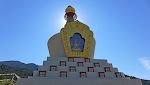 På den side af templet, som vender ud mod San Luis Valley, og som nu er på skyggesiden, er der en buddha figur.