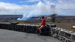 Vi kører til Hawaii Volcanoes National Park og starter med at checke det aktive krater, Halemaumau.