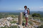 På toppen af Kastelos. Det er kun 580 m højt, men det var svært at komme derop. Der var ingen sti, men derimod masser af bevoksning med torne og pigge.