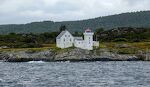 Vi passerer Terningen Fyr. Det første fyr blev bygget her i 1833. Det nuværende tårn af beton blev bygget i 1923.