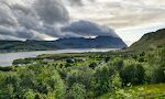 Jeg tager med på en udflugt på Lofoten, som går i bus fra Stamsund til Svolvær, Hurtigrutens næste anløbssted. Her har vi gjort holdt ved Torvdalshalsen rasteplads for en 'photo op'. Jeg tager med på en udflugt på Lofoten, som går i bus fra Stamsund til Svolvær, Hurtigrutens næste anløbssted. Her har vi gjort holdt ved Torvdalshalsen rasteplads for en 'photo op'.