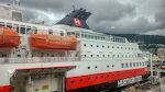 Ankomst til Hurtigruten i Bergen efter en rejse med fly fra Aalborg til Bergen via København og med bus fra lufthavnen til Hurtigrutens terminal, som hedder Jektevik. Ankomst til Hurtigruten i Bergen efter en rejse med fly fra Aalborg til Bergen via København og med bus fra lufthavnen til Hurtigrutens terminal, som hedder Jektevik.