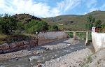 5. juni: Vi krydser Rio Ugíjar i Las Canteras via denne smalle bro.