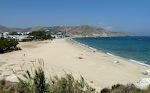 Stranden ved Agua Amarga. Det er Gunhild ved den røde parasol.