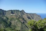 ...og Barranco de Taborno mod vest. På bjergsiden ses landsbyen Las Carboneras.