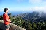 20. nov: Vi er kørt til Anaga halvøen i den nordlige ende af Tenerife. Udsigt fra Mirador Pico del Inglés i retning mod Afur med Roque de Dentro i vandet i baggrunden.