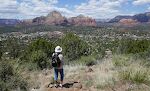 Fra udsigtspunktet ved lufthavnen går der en sti på godt en km til et andet udsigtspunkt, som kaldes Sedona Trail View Point. Stien hedder Sedona View Trail.