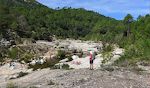 Vi ankommer til de naturlige pools på Cavu floden, hvor der er en del besøgende. Man kan køre hertil i bil.