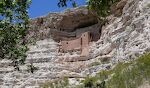 Efter et besøg på en lægeklinik i Camp Verde, hvor jeg får noget antibiotika for min feber, besøger vi Montezuma Castle National Monument på vejen hjem.