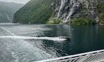 Nærbillede af en af motorbådene.