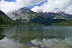 Ved Taggart Lake kan vi komme helt ned til vandet. Ved Taggart Lake kan vi komme helt ned til vandet.