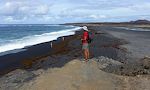 Der er en flot strand med sort lavasand ved Janubio, men den har for meget brænding til at bade fra. Der er en flot strand med sort lavasand ved Janubio, men den har for meget brænding til at bade fra.
