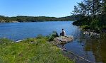 Vi går fra Grostøl lidt nordvest for Justvik og holder pause ved Grovannet. Her holdt vi også pause på vejen tilbage, og da var den langt mere tiltrængt.