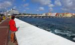 Hen på eftermiddagen tager vi ind til Willemstad, hvor flydebroen igen er taget i brug efter sidste års vedligeholdelse. Hen på eftermiddagen tager vi ind til Willemstad, hvor flydebroen igen er taget i brug efter sidste års vedligeholdelse.