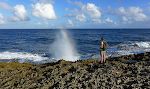 Vi går en tidlig morgentur til Watamula, hvor vi ser nogle flotte regnbuer i sprøjtet fra de 'blowholes', der findes langs kysten fra Watamula til Noordpunt. Vi går en tidlig morgentur til Watamula, hvor vi ser nogle flotte regnbuer i sprøjtet fra de 'blowholes', der findes langs kysten fra Watamula til Noordpunt.