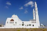 Mens familien besøger Wadi Shab går jeg en lille tur fra hotellet til vores nærmeste moské, som hedder 'Mohammed Al Ameen Mosque'.