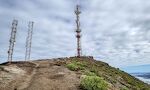 Den røde antenna står på det højeste punkt, som er 433 m over havet.