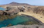 Forbavsende få mennesker på Playa del Papagayo på en lørdag.