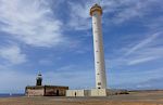 Efter turen rundt om Montaña Rojas krater kører vi ned til kysten og går ud til de to fyrtårne, som hedder Faros de Pechiguera.