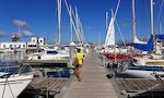 Vi besøger Marina Rubicón i Playa Blanca. Båden med sejlet er fra Norge, på vej til Karibien.