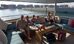 På vej ud af havnen ved 'The Wave Muscat'.