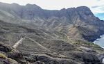 I 2013 kørte vi hele vejen fra Agaete til Maspalomas på GC-200, Gran Canarias flotteste og vildeste vej. I 2016 blev den afbrudt af et enormt stenskred, og man har siden erstattet dele af vejen med tunneller. Her er man i gang med at bygge endnu en tunnel. <Klik her @ //www.wisevisitor.com/gran-canaria-west-coast-road/>, hvis du vil have hele historien. I 2013 kørte vi hele vejen fra Agaete til Maspalomas på GC-200, Gran Canarias flotteste og vildeste vej. I 2016 blev den afbrudt af et enormt stenskred, og man har siden erstattet dele af vejen med tunneller. Her er man i gang med at bygge endnu en tunnel. <Klik her @ //www.wisevisitor.com/gran-canaria-west-coast-road/>, hvis du vil have hele historien.