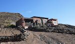 Jeg går op gennem Barranco del Juncal og passerer 'Villa El Juncal'. Jeg går op gennem Barranco del Juncal og passerer 'Villa El Juncal'.